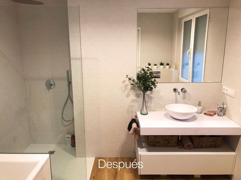 como usar azulejos pequeños en baños